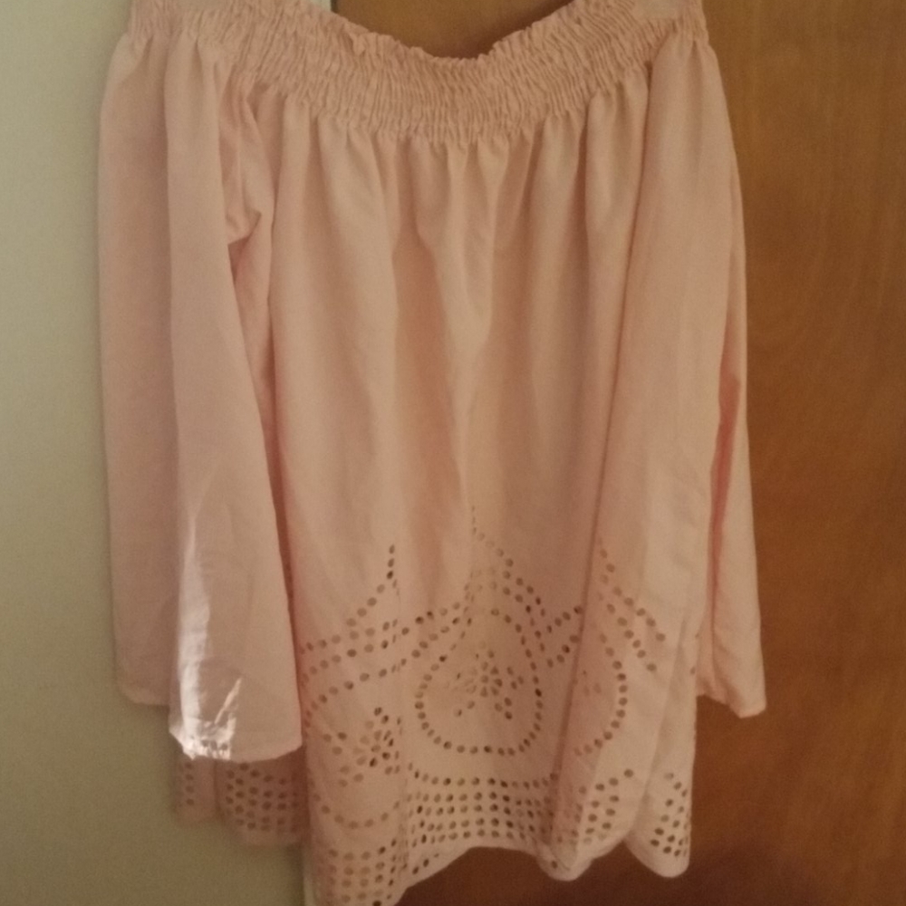 Off the shoulder top. Spring/summer material